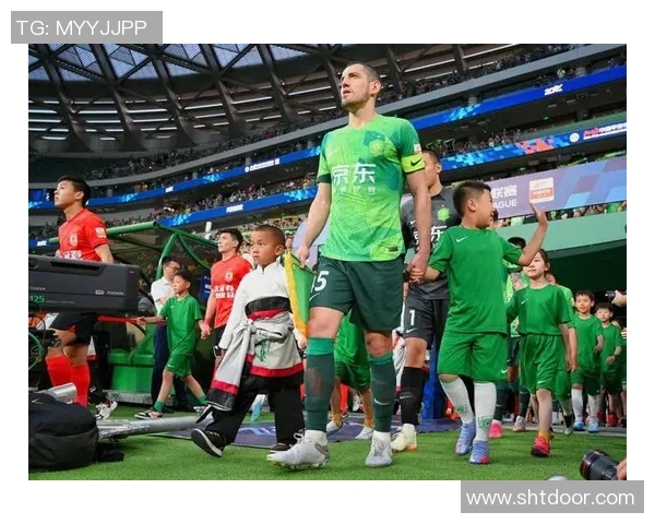 足球明星的T恤时尚潮流解析与球迷文化的深度结合探讨