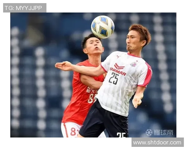 南京足球队耐力探秘：从训练到比赛的坚持与拼搏精神